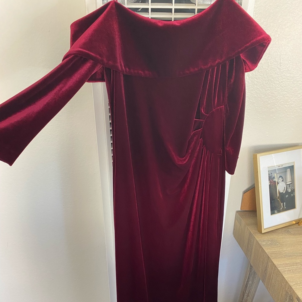 Teri Jon Bordeaux Formal Dress